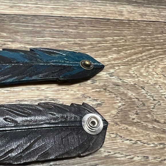 Handmade Leather Feather Bracelet. - Picture 4 of 5